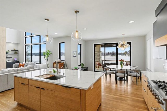 7020 Driftwood Drive, Fenton, MI 48430