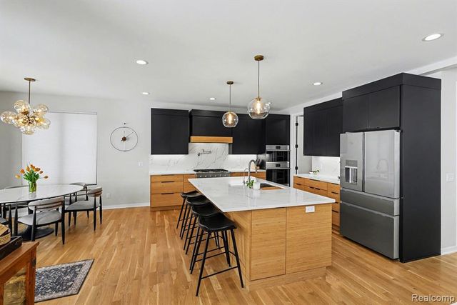 7020 Driftwood Drive, Fenton, MI 48430