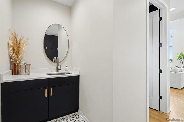 7020 Driftwood Drive, Fenton, MI 48430