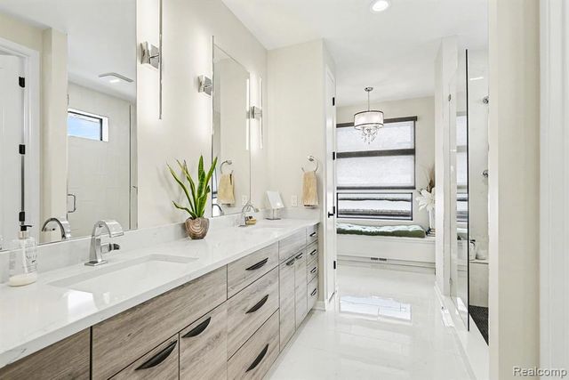 7020 Driftwood Drive, Fenton, MI 48430