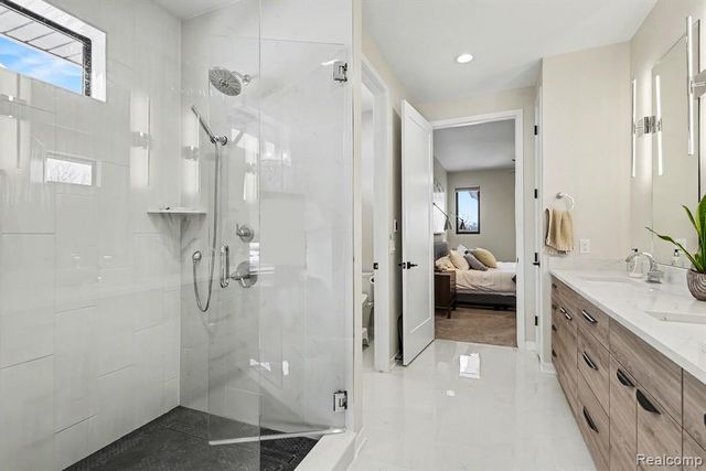 7020 Driftwood Drive, Fenton, MI 48430