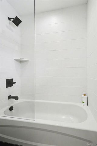 7020 Driftwood Drive, Fenton, MI 48430