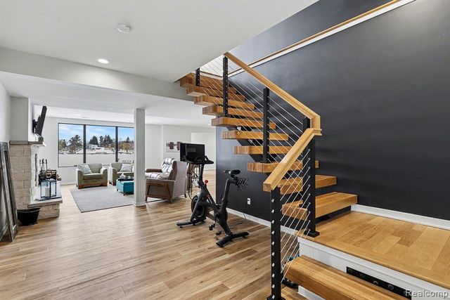 7020 Driftwood Drive, Fenton, MI 48430