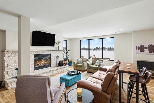 7020 Driftwood Drive, Fenton, MI 48430