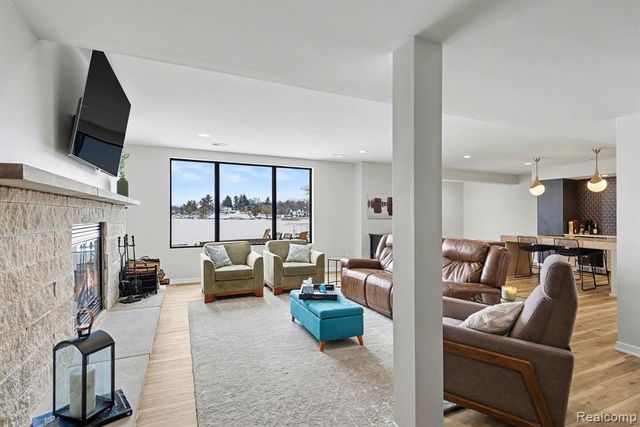 7020 Driftwood Drive, Fenton, MI 48430