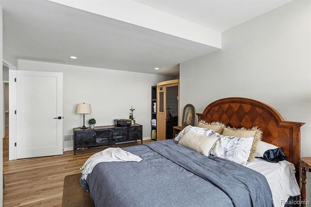 7020 Driftwood Drive, Fenton, MI 48430