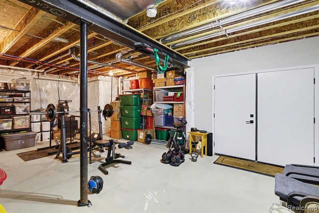 7020 Driftwood Drive, Fenton, MI 48430