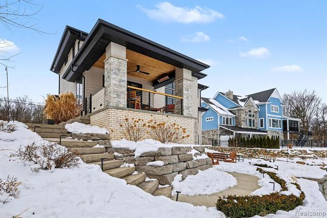 7020 Driftwood Drive, Fenton, MI 48430