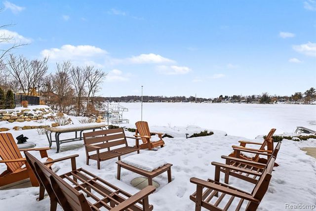 7020 Driftwood Drive, Fenton, MI 48430