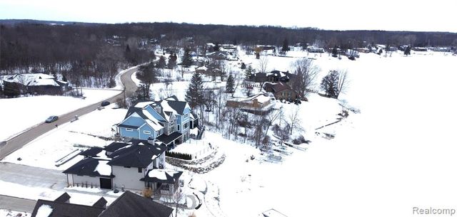 7020 Driftwood Drive, Fenton, MI 48430