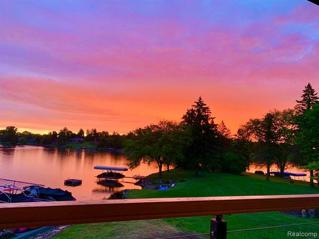 7020 Driftwood Drive, Fenton, MI 48430