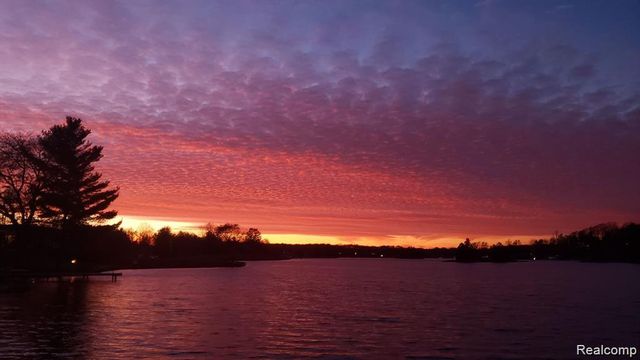 7020 Driftwood Drive, Fenton, MI 48430