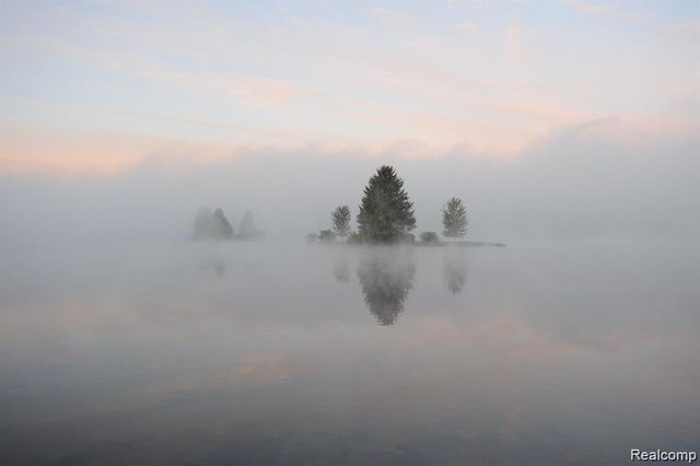 7020 Driftwood Drive, Fenton, MI 48430