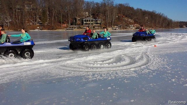 7020 Driftwood Drive, Fenton, MI 48430