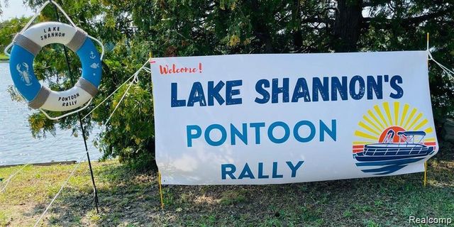 7020 Driftwood Drive, Fenton, MI 48430