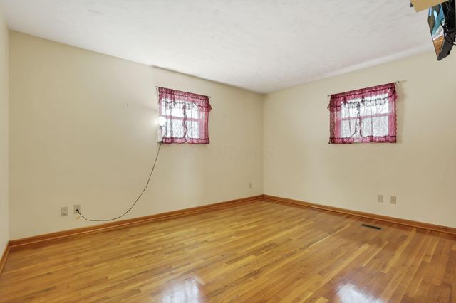 3832 Fallsburg Road NE, Newark, OH 43055