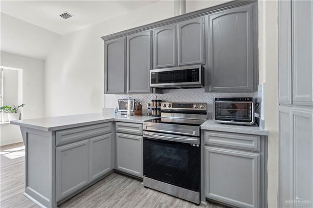 858 Quail Hollow Drive, Weslaco, TX 78596