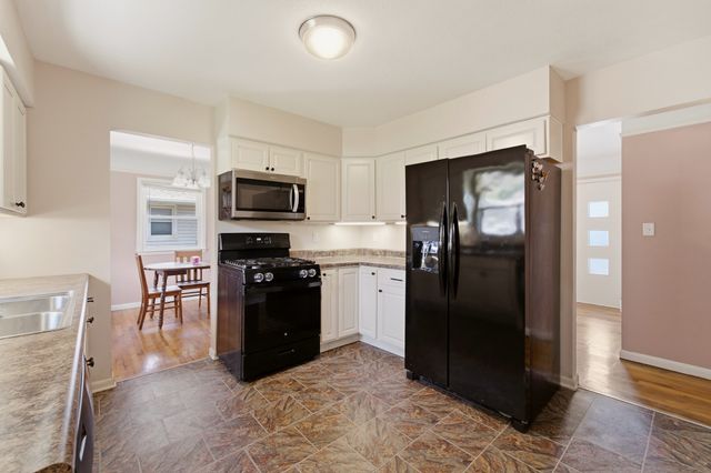 4032 Manor Lane, Des Moines, IA 50310