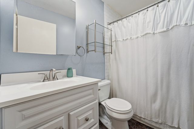 4032 Manor Lane, Des Moines, IA 50310