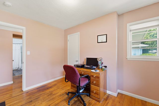 4032 Manor Lane, Des Moines, IA 50310