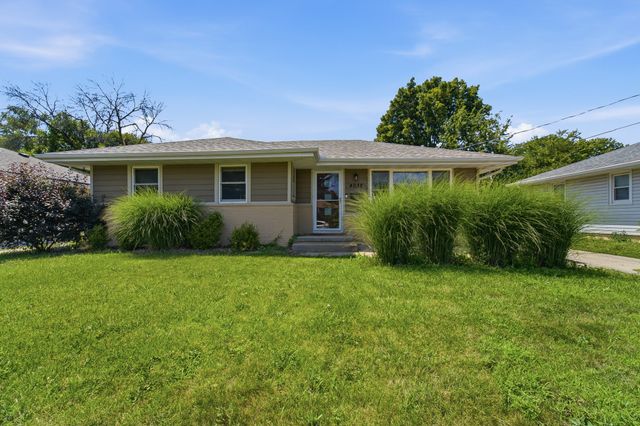 4032 Manor Lane, Des Moines, IA 50310