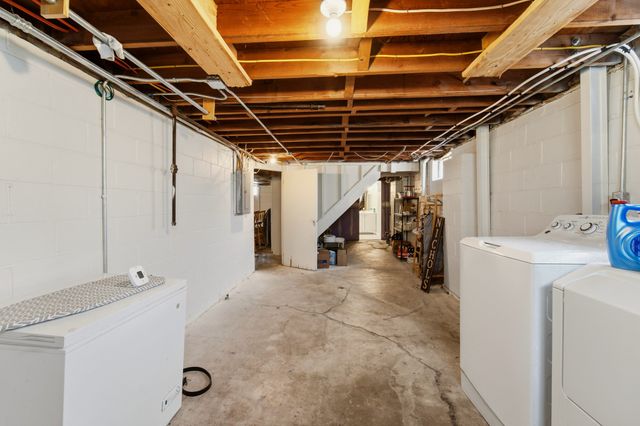 4032 Manor Lane, Des Moines, IA 50310