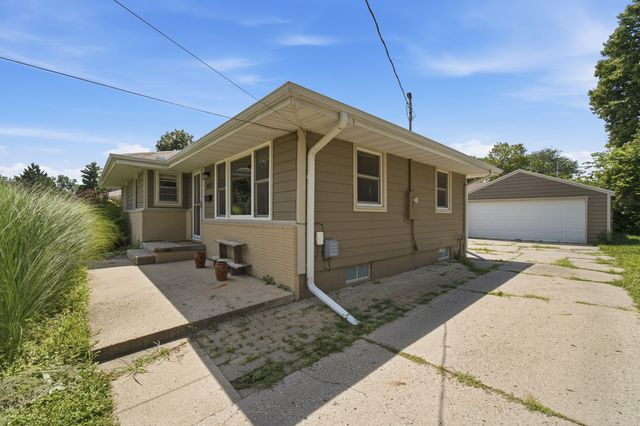 4032 Manor Lane, Des Moines, IA 50310