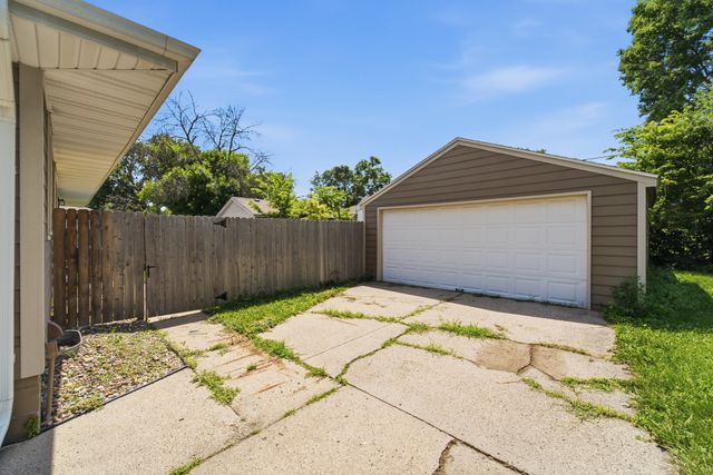 4032 Manor Lane, Des Moines, IA 50310