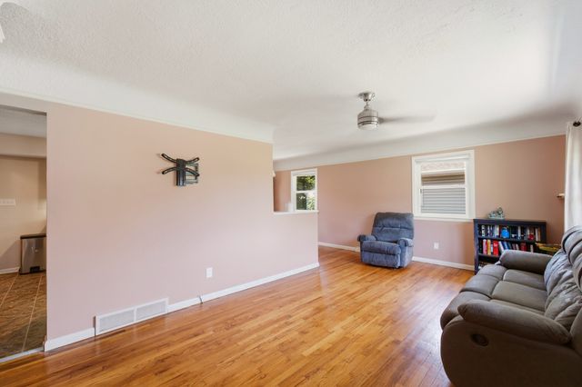 4032 Manor Lane, Des Moines, IA 50310