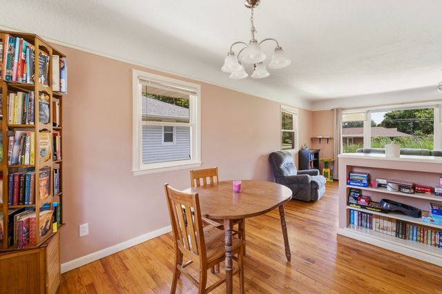 4032 Manor Lane, Des Moines, IA 50310