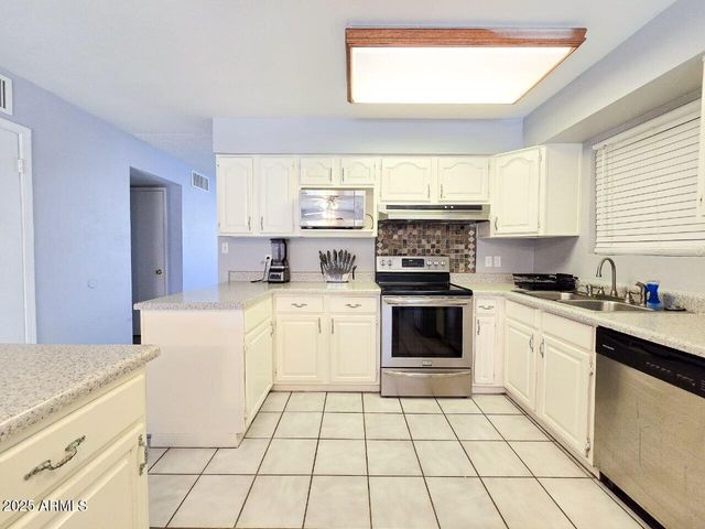 3701 W ECHO Lane, Phoenix, AZ 85051