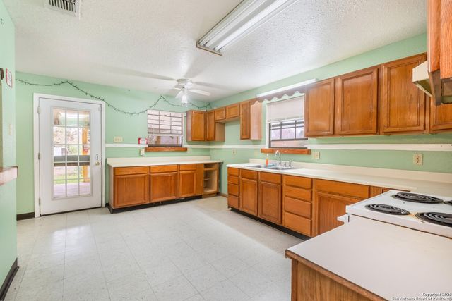 238 W Petaluma Blvd, San Antonio, TX 78221