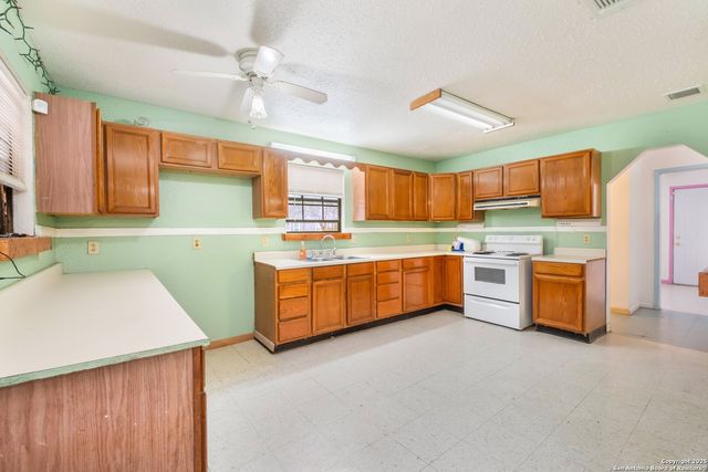 238 W Petaluma Blvd, San Antonio, TX 78221