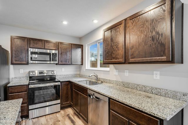 123 Eagles Crest Ct, Mt Washington, KY 40047