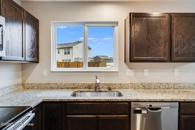 123 Eagles Crest Ct, Mt Washington, KY 40047