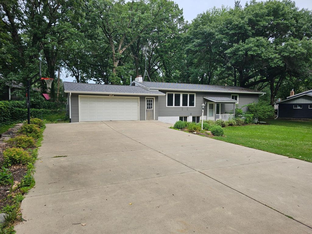 212 8th Avenue N, Sartell, MN 56377