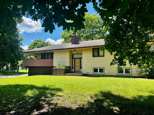 8730 Summit Drive, Eden Prairie, MN 55347