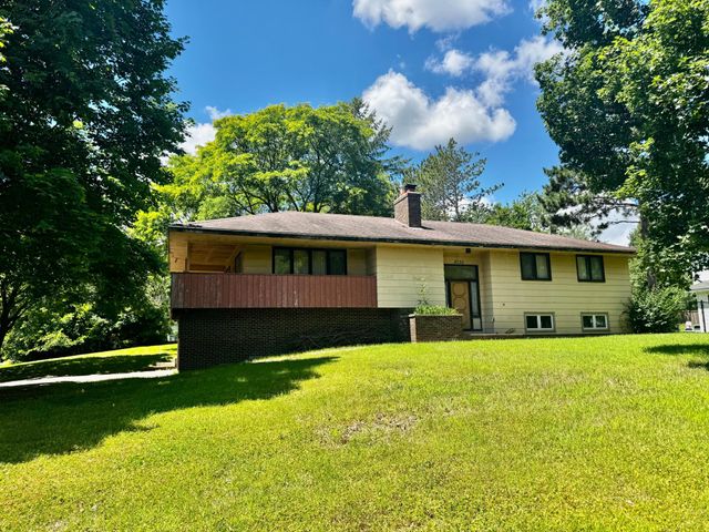8730 Summit Drive, Eden Prairie, MN 55347