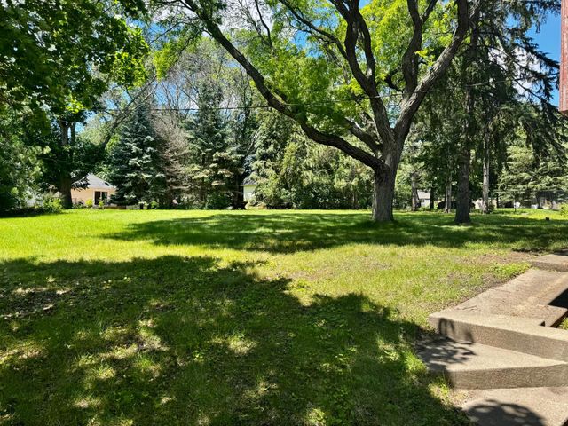8730 Summit Drive, Eden Prairie, MN 55347