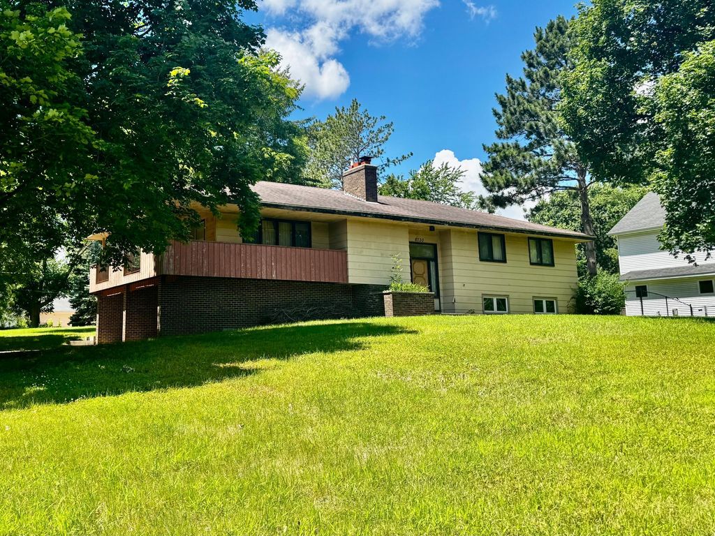 8730 Summit Drive, Eden Prairie, MN 55347