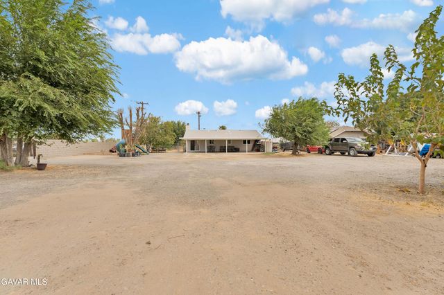 10004 E Avenue R 14, Littlerock, CA 93543