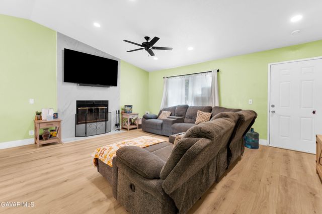 10004 E Avenue R 14, Littlerock, CA 93543