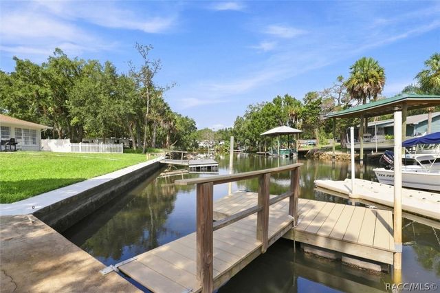 11271 W Coral Court, Crystal River, FL 34429