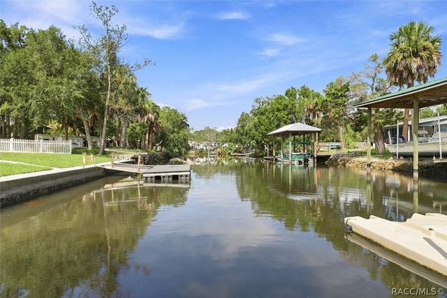 11271 W Coral Court, Crystal River, FL 34429