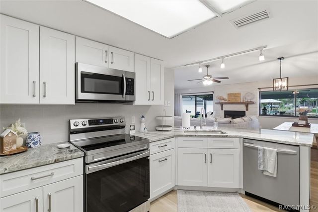11271 W Coral Court, Crystal River, FL 34429