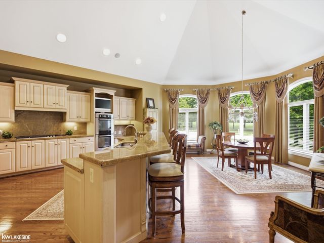 8804 Tournament Drive, Washington Twp, MI 48094