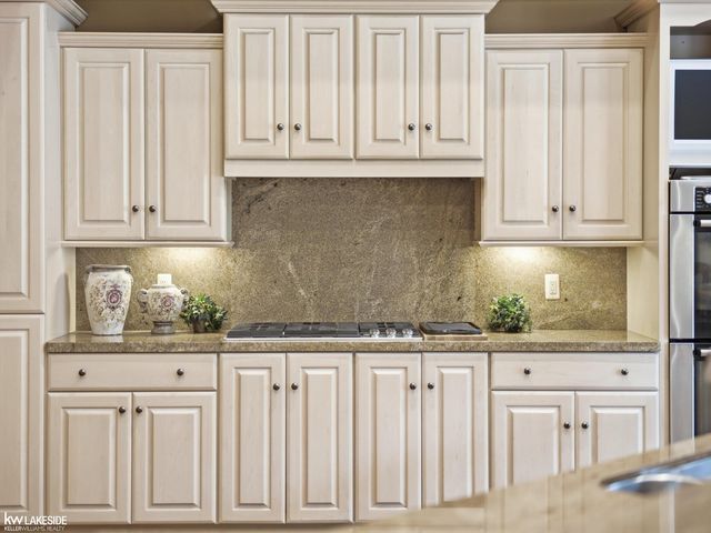 8804 Tournament Drive, Washington Twp, MI 48094