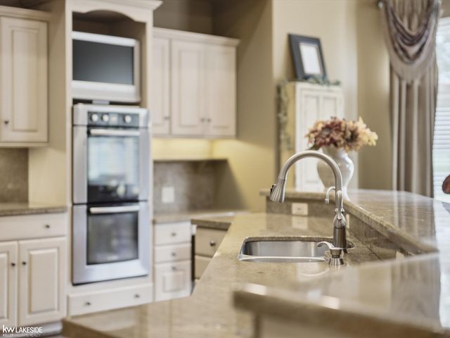 8804 Tournament Drive, Washington Twp, MI 48094