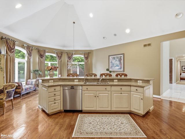 8804 Tournament Drive, Washington Twp, MI 48094