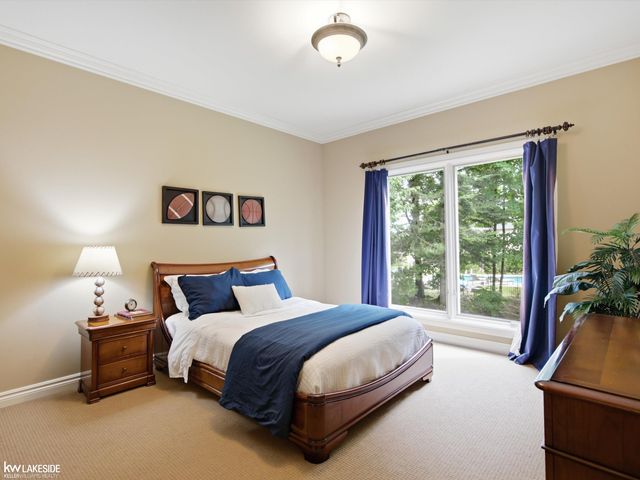 8804 Tournament Drive, Washington Twp, MI 48094
